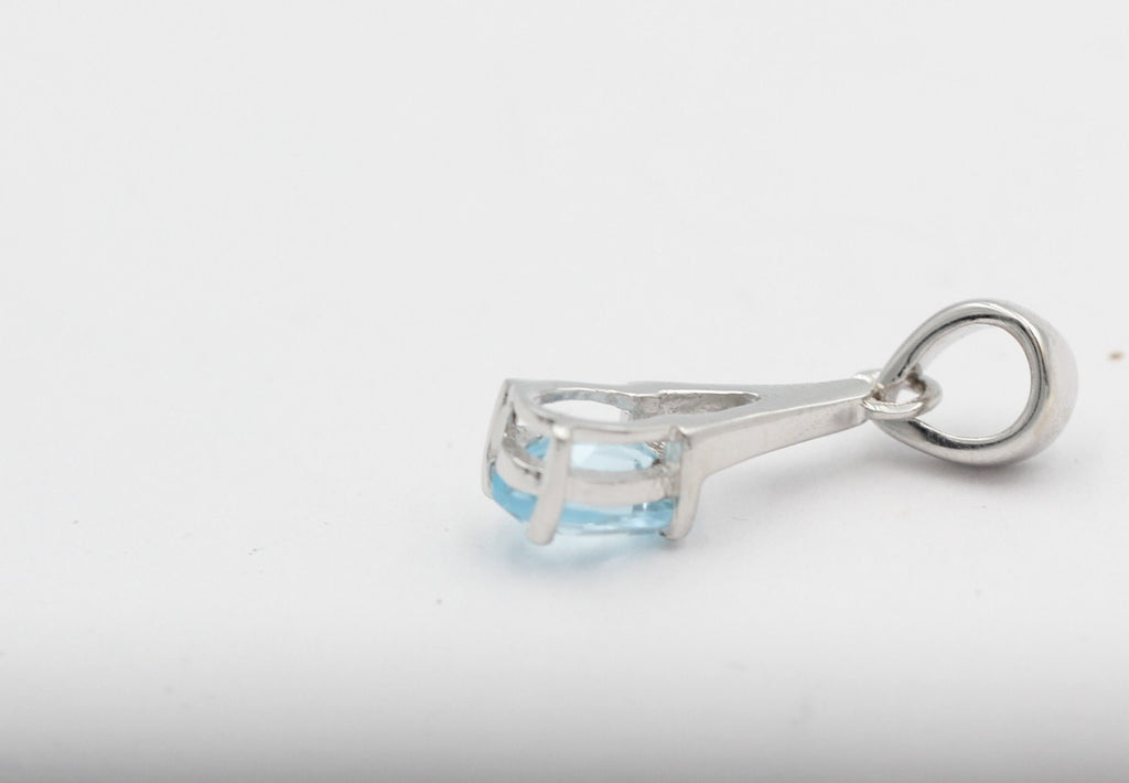 0,72  Carat Blautopast Anhänger 925 Silber  himmelblauer Topas