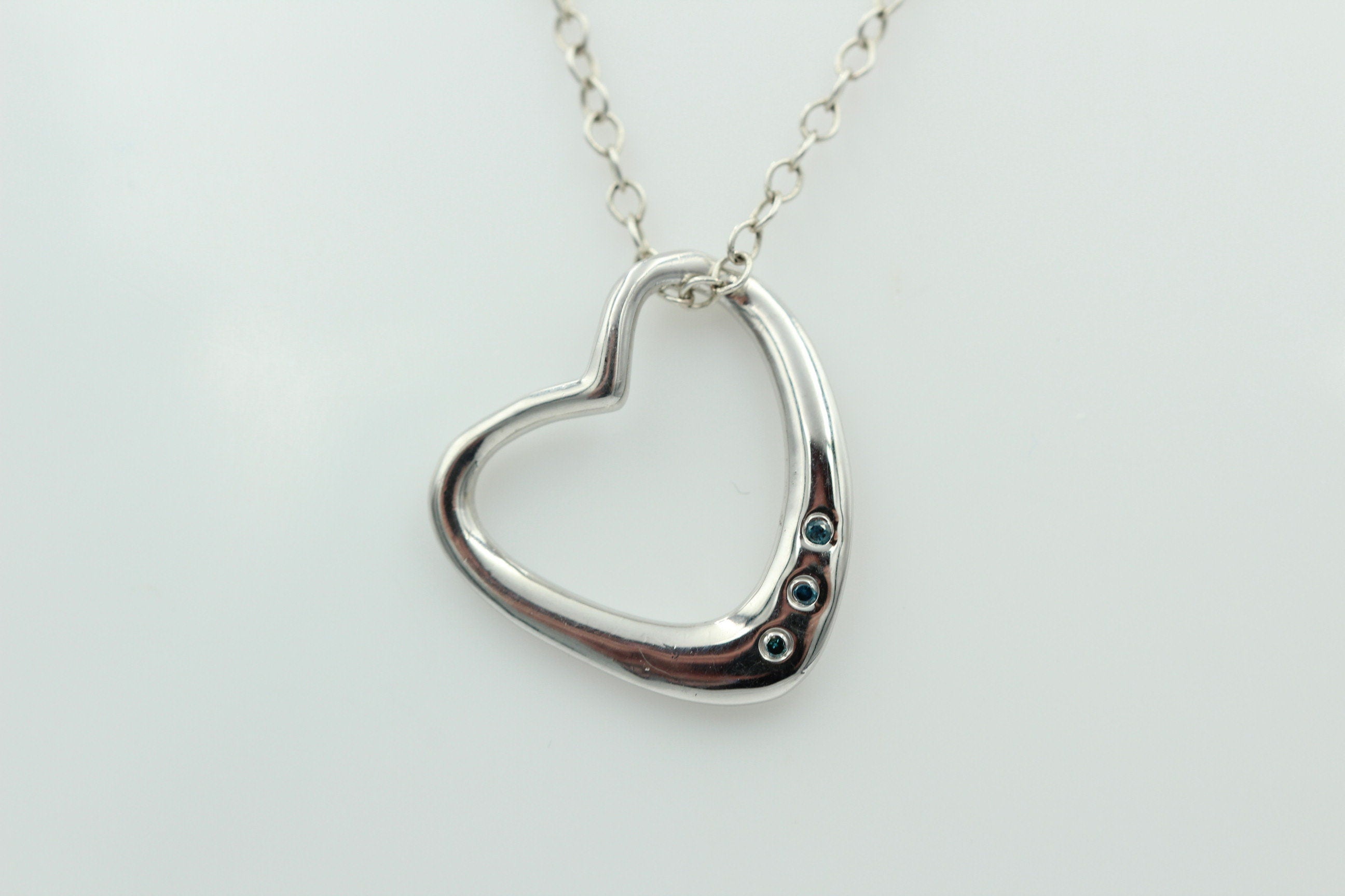 Edler 0,03 Carat blauer Diamant Herzanhänger 925 Silber Herz Collier Kette