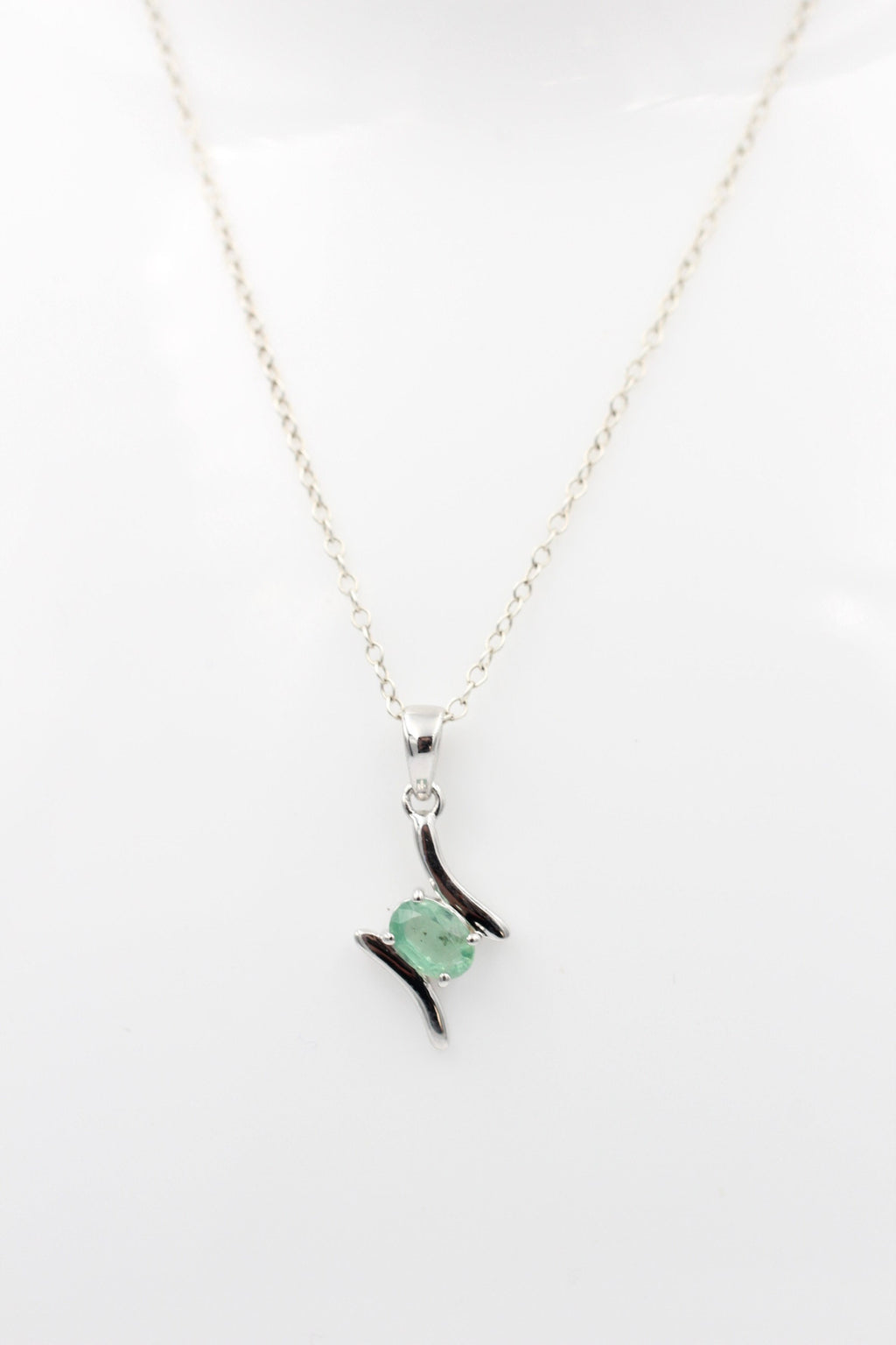 0,72 Carat mint Kyanit Anhänger 925  Silber  mintgrüner Kyanit seltener Edelstein