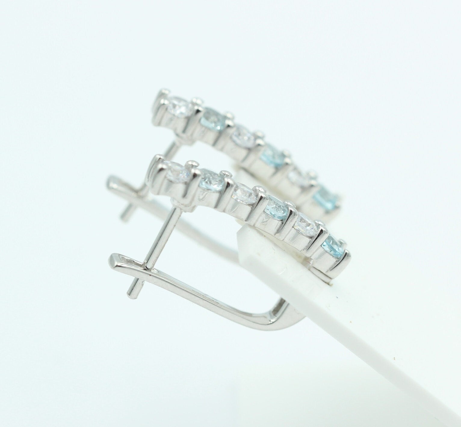Edle 1,1 Carat Blautopas Ohrschmuck 925 Silber himmelblauer Topas mit Zirkonia