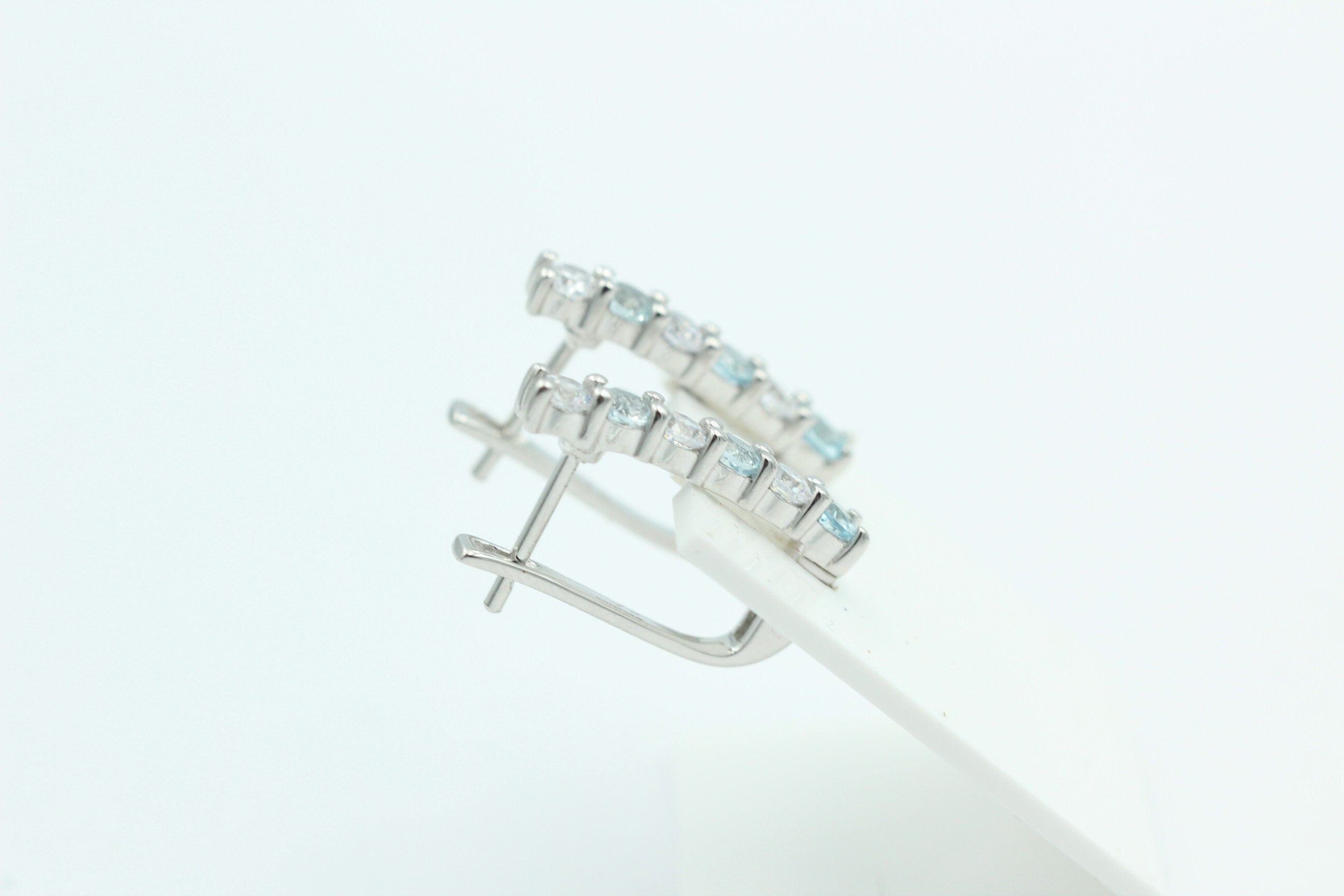 Edle 1,1 Carat Blautopas Ohrschmuck 925 Silber himmelblauer Topas mit Zirkonia