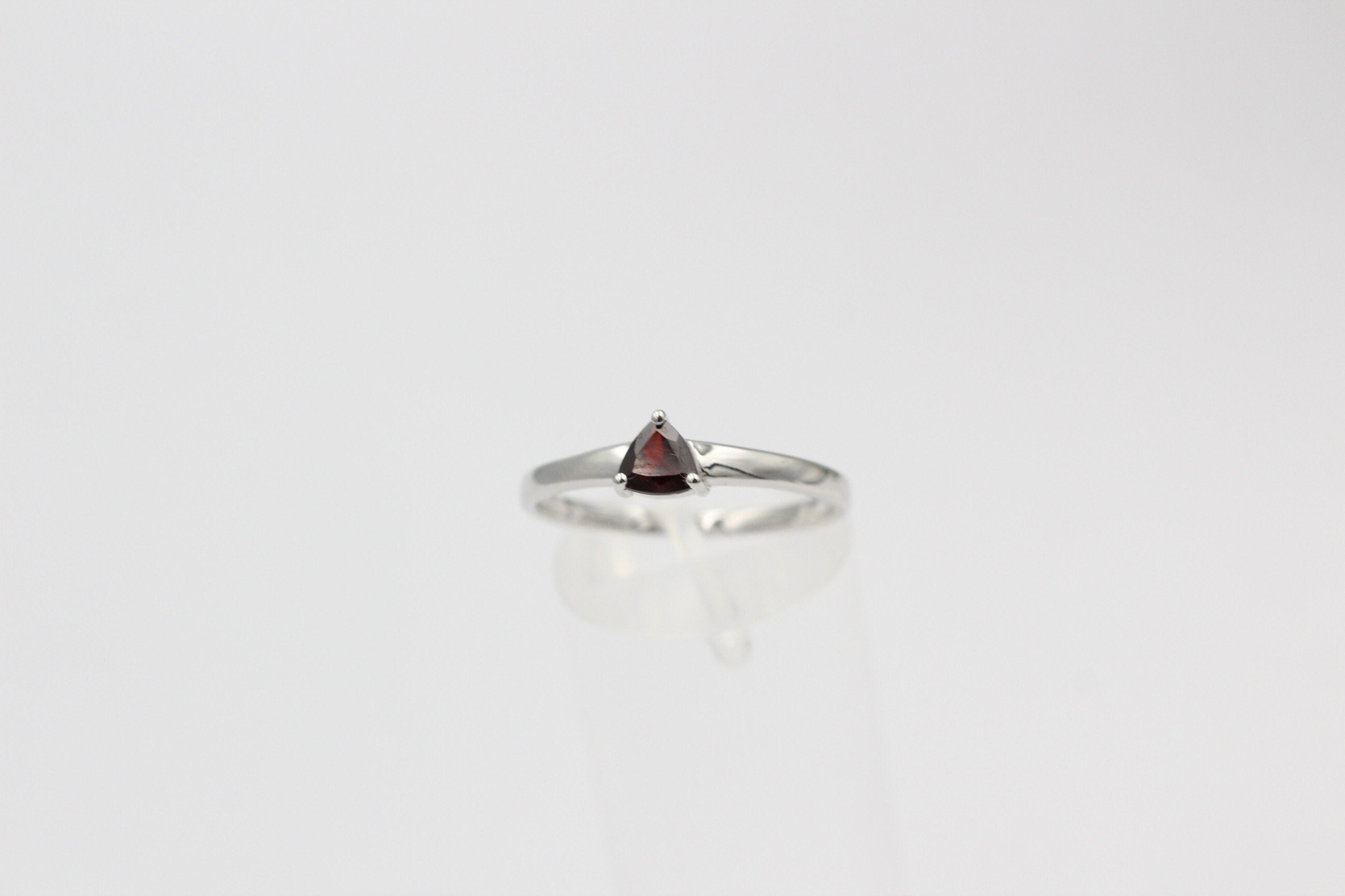 Edler 1,15 Carat Granat Ring 925 Silber Fingerring Grosse 9 / 16 / 60 blutrot