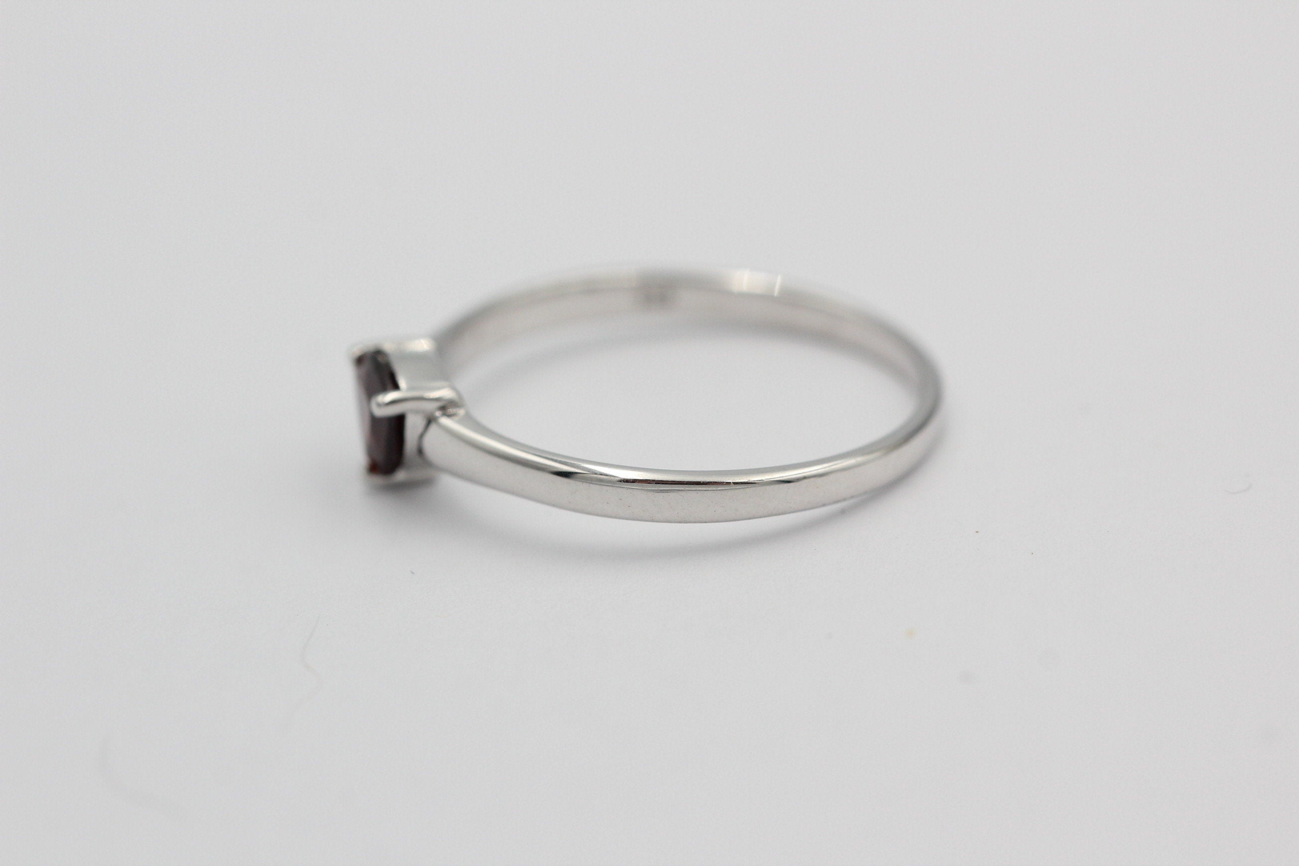 Edler 1,15 Carat Granat Ring 925 Silber Fingerring Grosse 9 / 16 / 60 blutrot