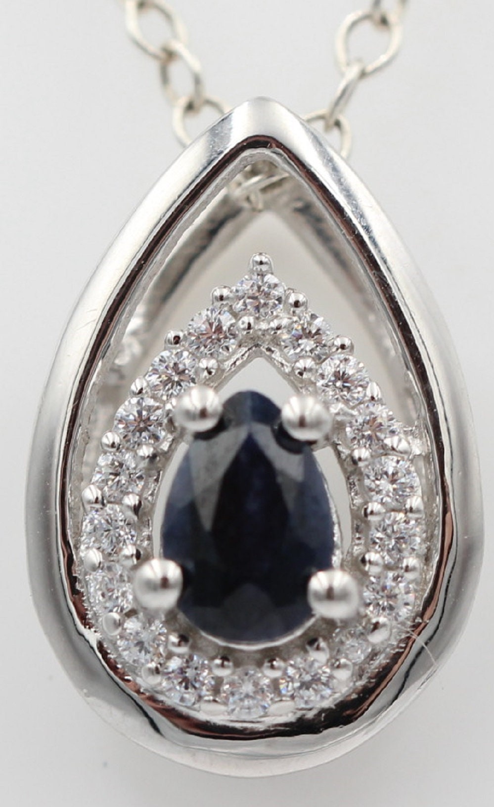 Edler 0,51 Carat schwarzer Saphir Anhänger 925 Silber Collier Kette Saphir