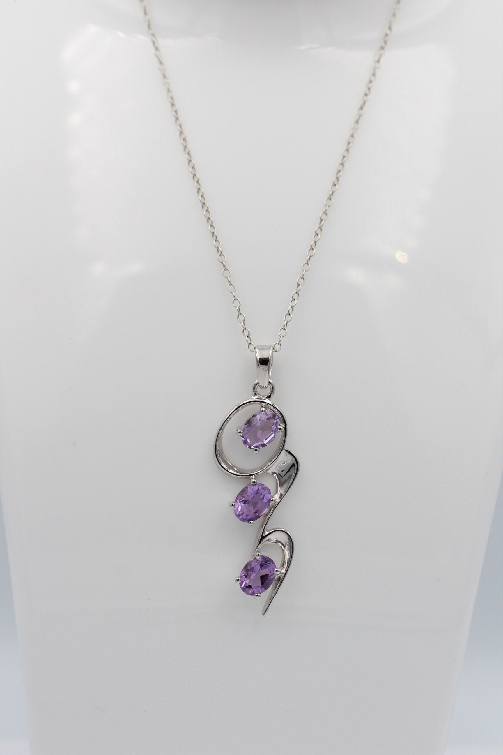 Edler 3,30 Carat stylischer Amethyst Anhänger 925 Silber violetter Edelstein Top
