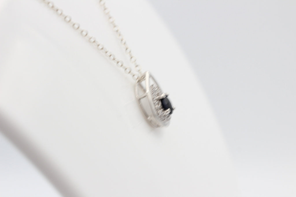 Edler 0,51 Carat schwarzer Saphir Anhänger 925 Silber Collier Kette Saphir