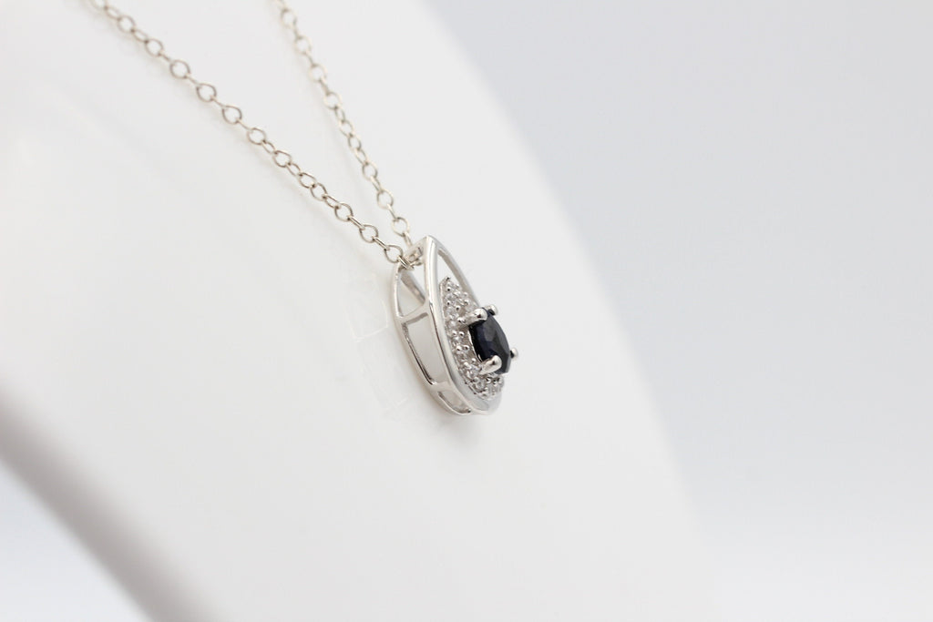 Edler 0,51 Carat schwarzer Saphir Anhänger 925 Silber Collier Kette Saphir