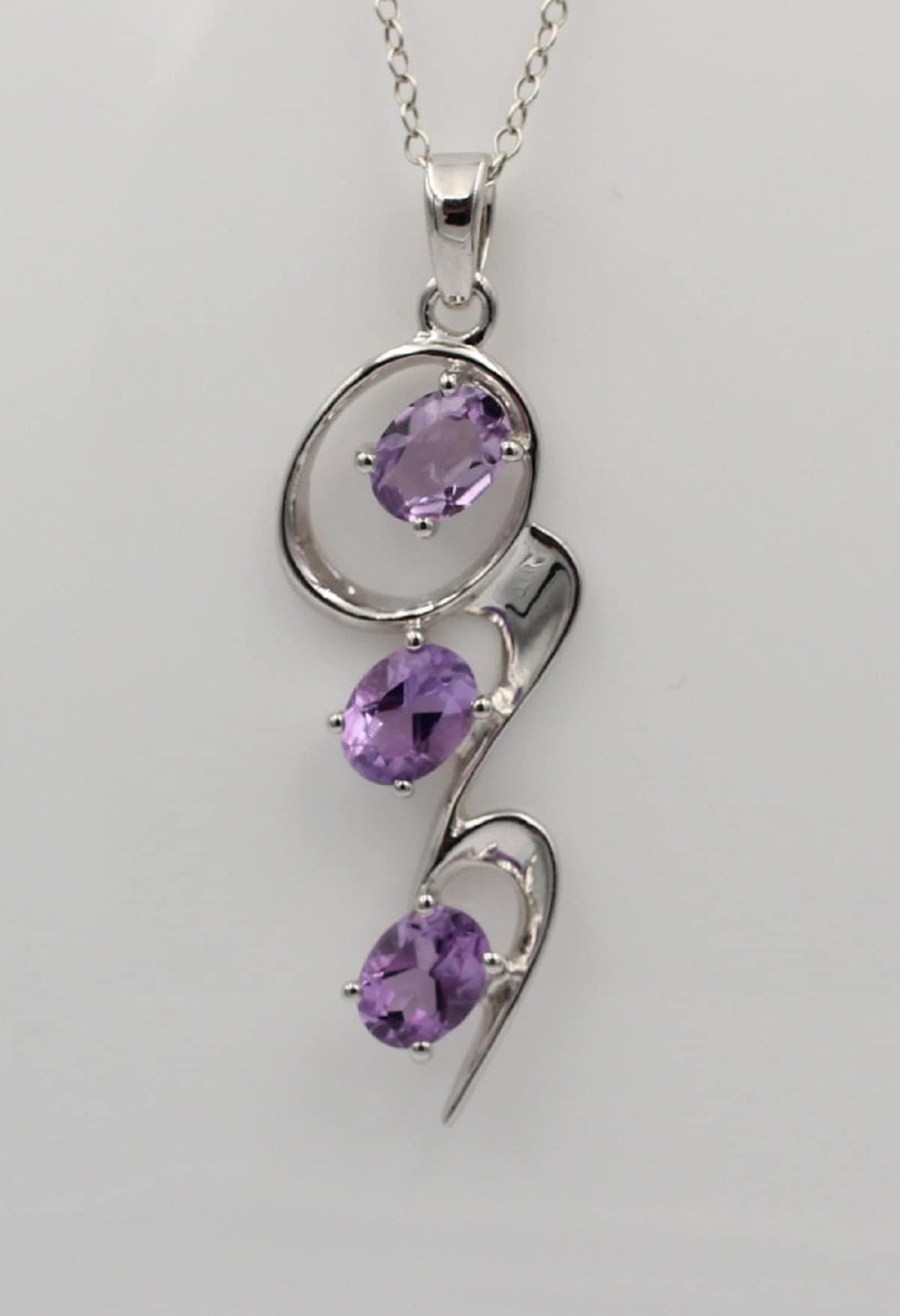 Edler 3,30 Carat stylischer Amethyst Anhänger 925 Silber violetter Edelstein Top