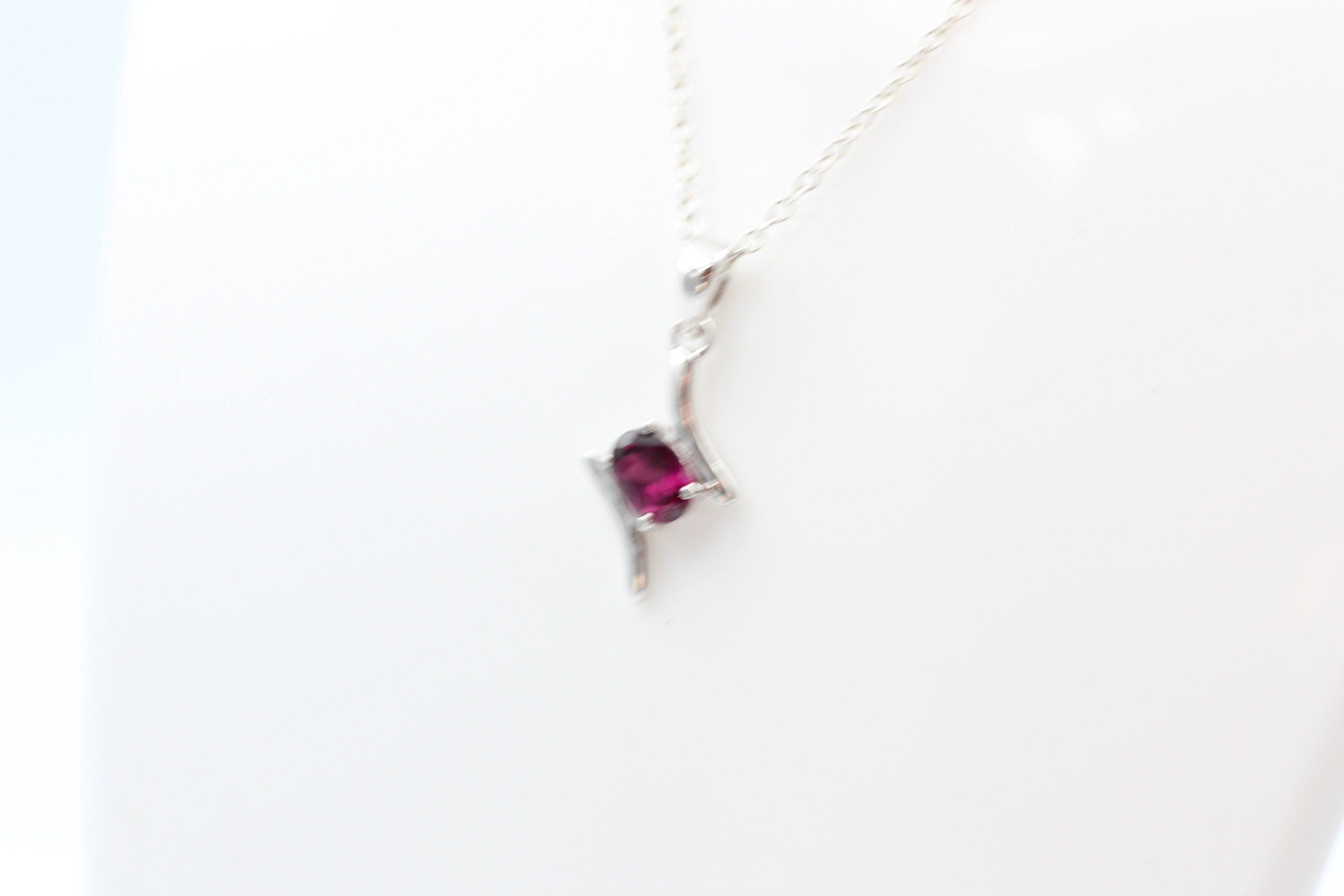 0,72 Carat Rhodolith Anhänger 925  Silber  Rhodolith Granat Schmuck