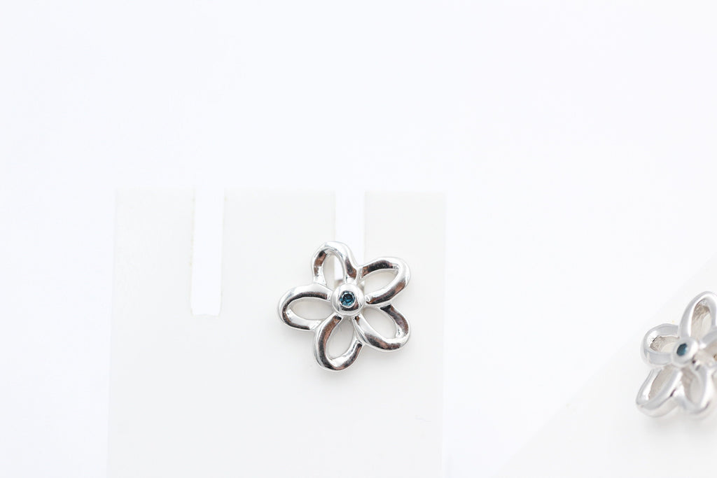 0,02 Carat blauer Diamant Blumen Ohrstecker 925 Silber I2-I3 Top Edel