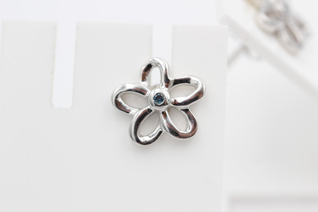 0,02 Carat blauer Diamant Blumen Ohrstecker 925 Silber I2-I3 Top Edel