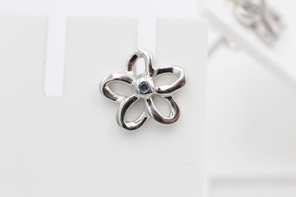0,02 Carat blauer Diamant Blumen Ohrstecker 925 Silber I2-I3 Top Edel