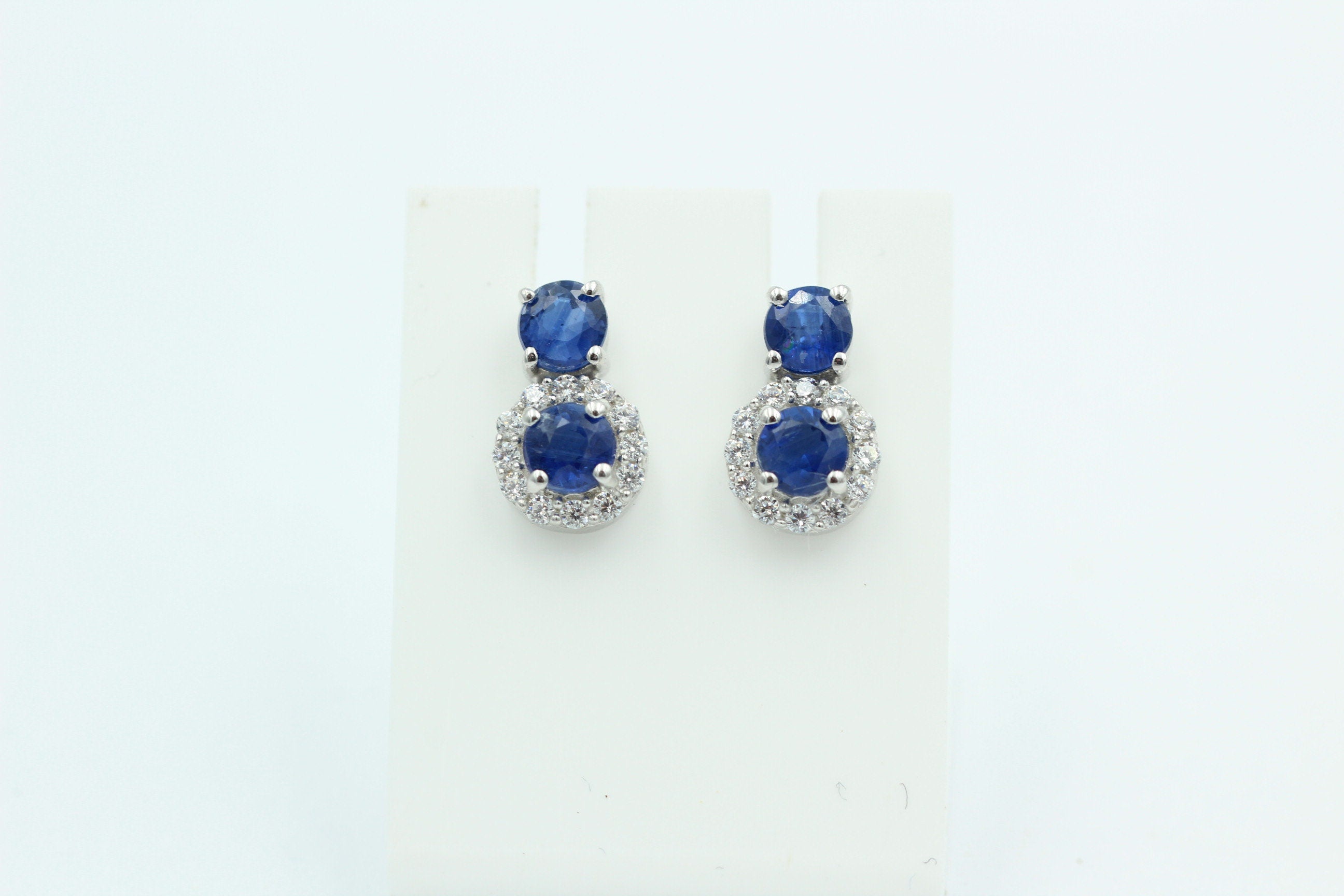 edler 2,05 Carat blauer Kyanit Ohrstecker 925 Silber mit Zirkonia Top Edel
