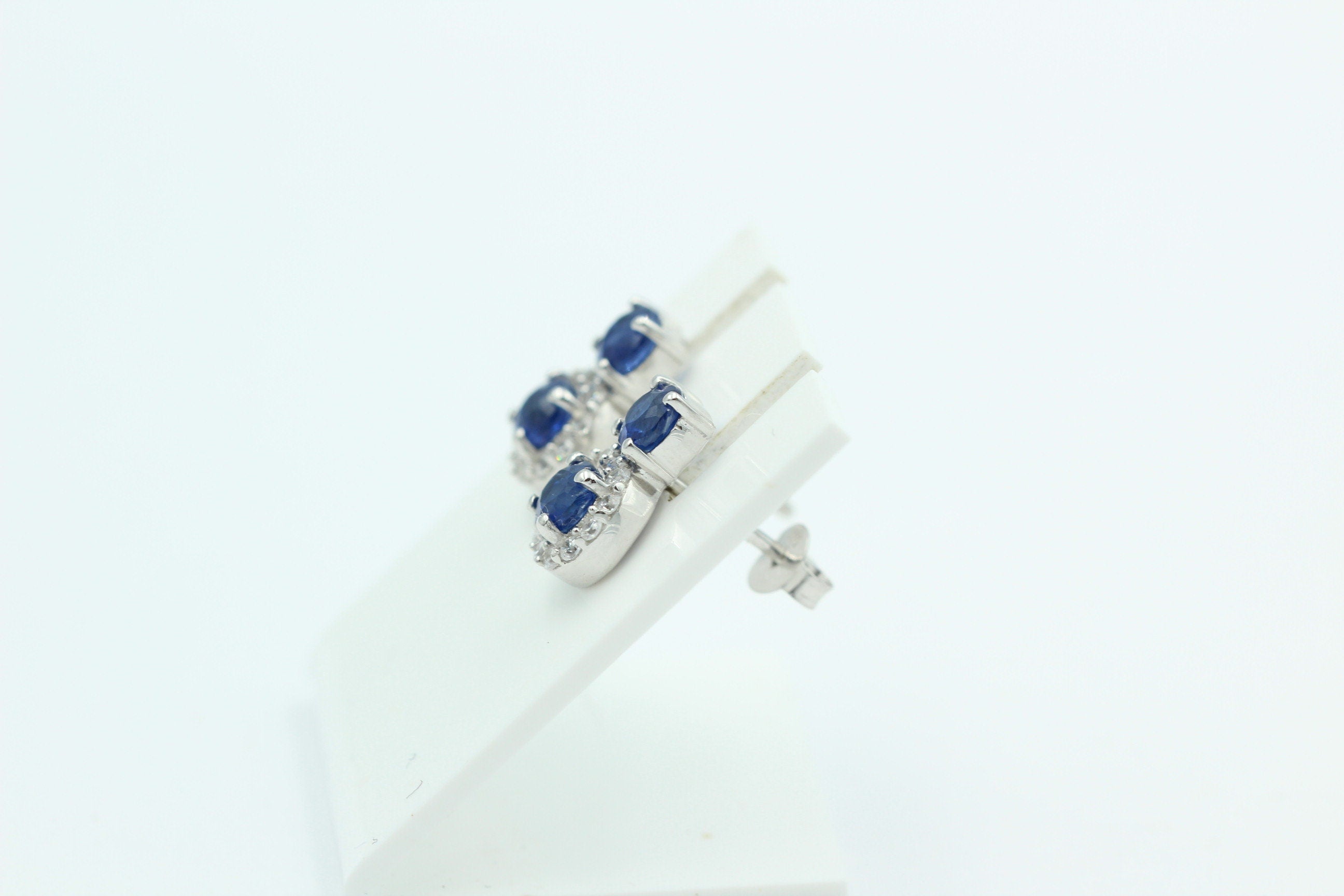edler 2,05 Carat blauer Kyanit Ohrstecker 925 Silber mit Zirkonia Top Edel