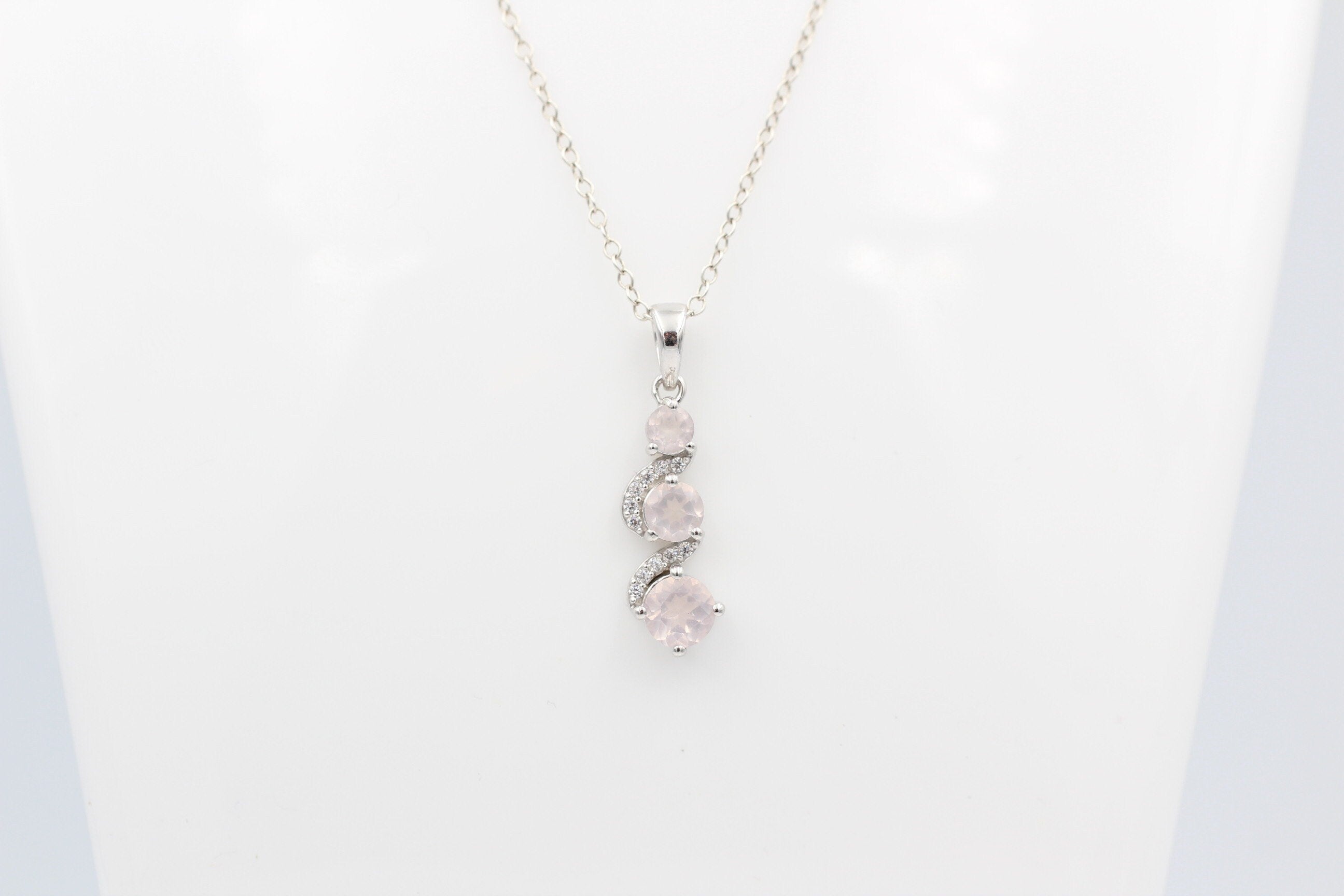 1,9 Carat edler Rosenquarz Anhänger 925 Silber Collier Kette Akzentsteine Zirkonia