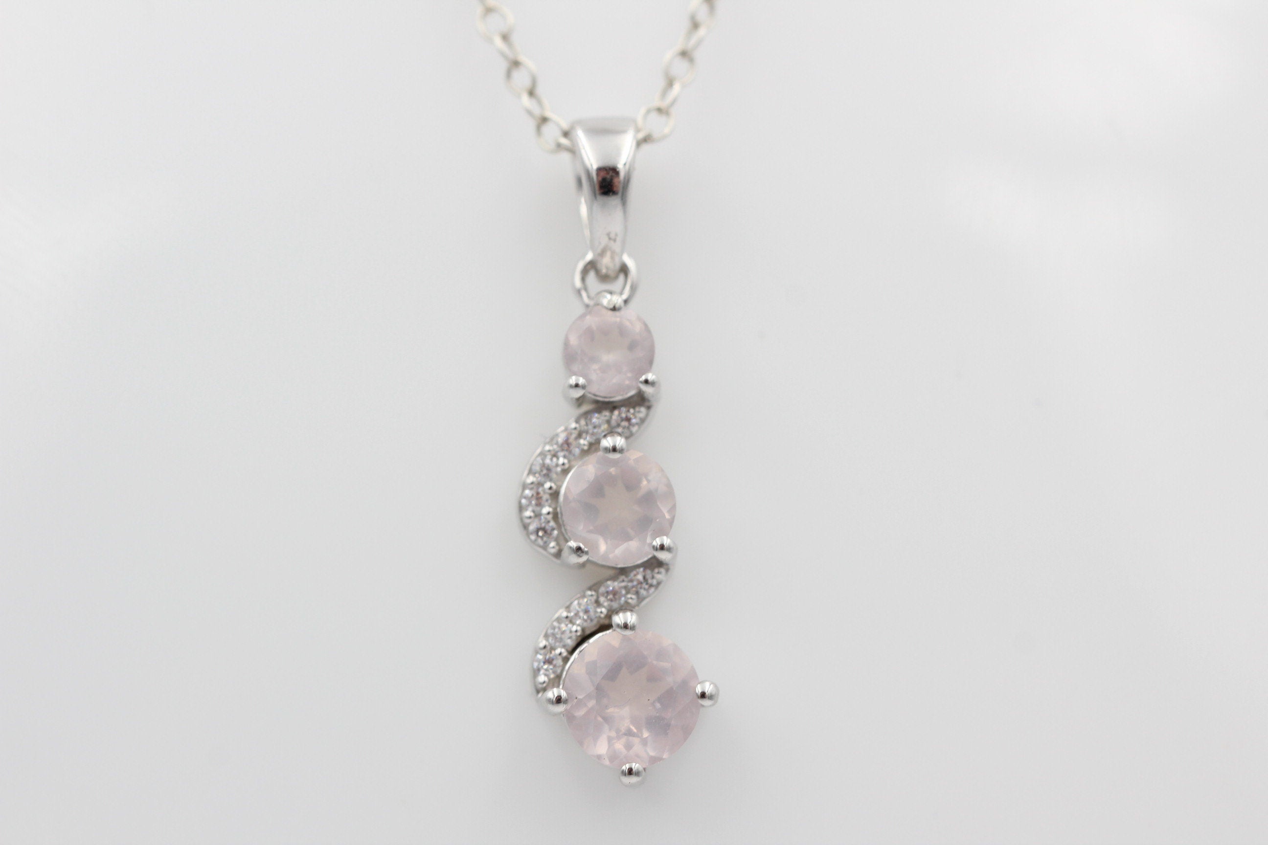 1,9 Carat edler Rosenquarz Anhänger 925 Silber Collier Kette Akzentsteine Zirkonia