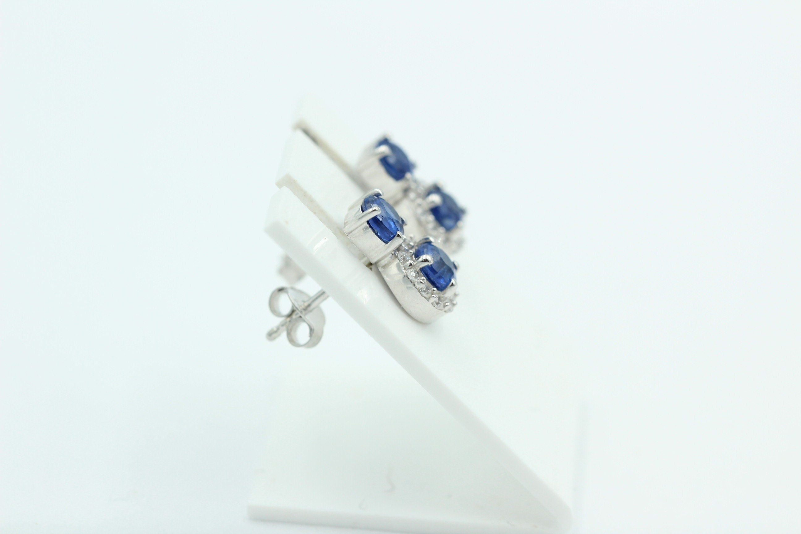 edler 2,05 Carat blauer Kyanit Ohrstecker 925 Silber mit Zirkonia Top Edel