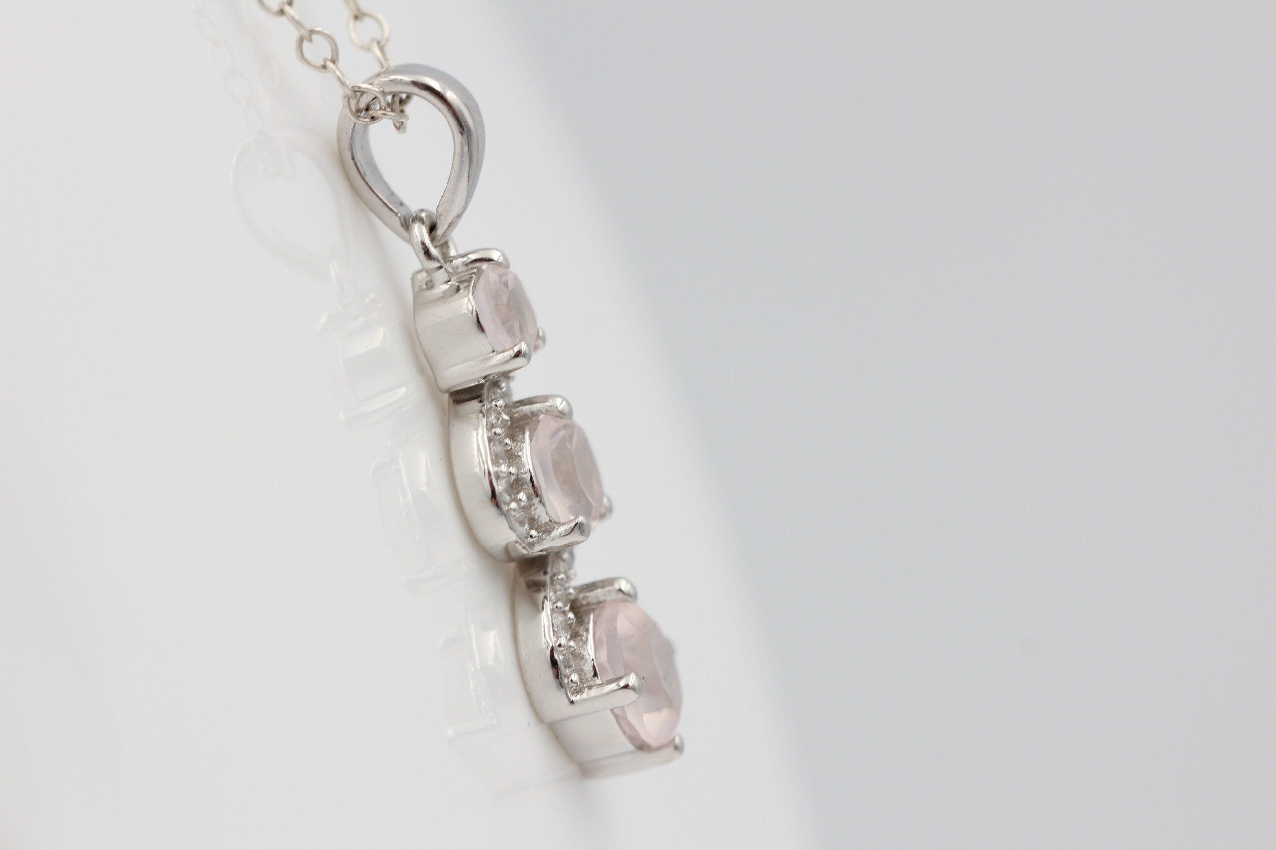 1,9 Carat edler Rosenquarz Anhänger 925 Silber Collier Kette Akzentsteine Zirkonia