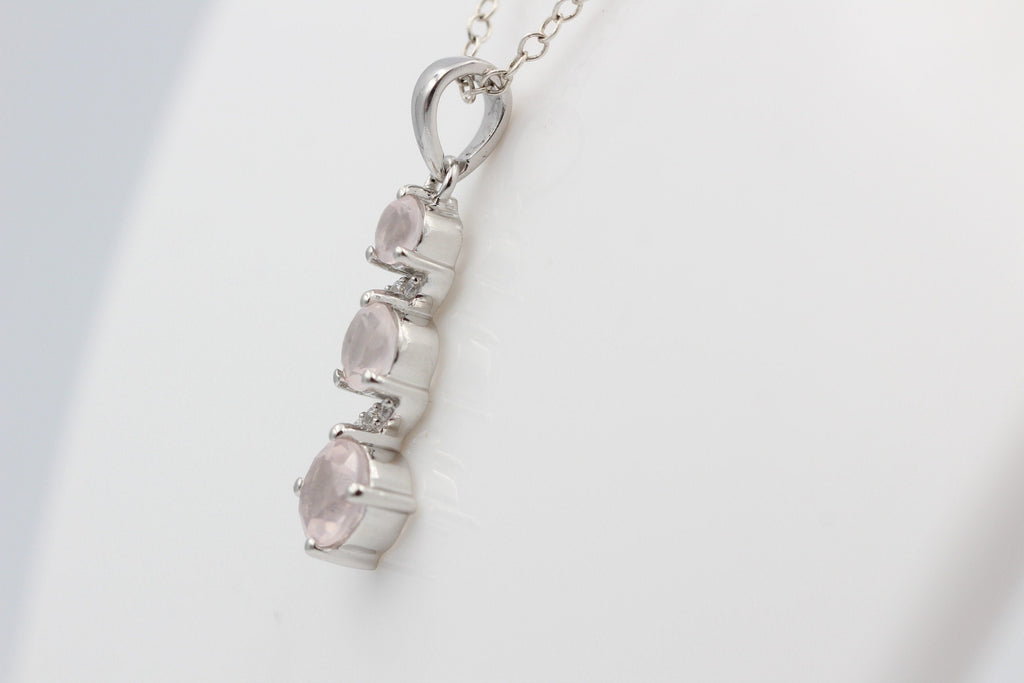 1,9 Carat edler Rosenquarz Anhänger 925 Silber Collier Kette Akzentsteine Zirkonia