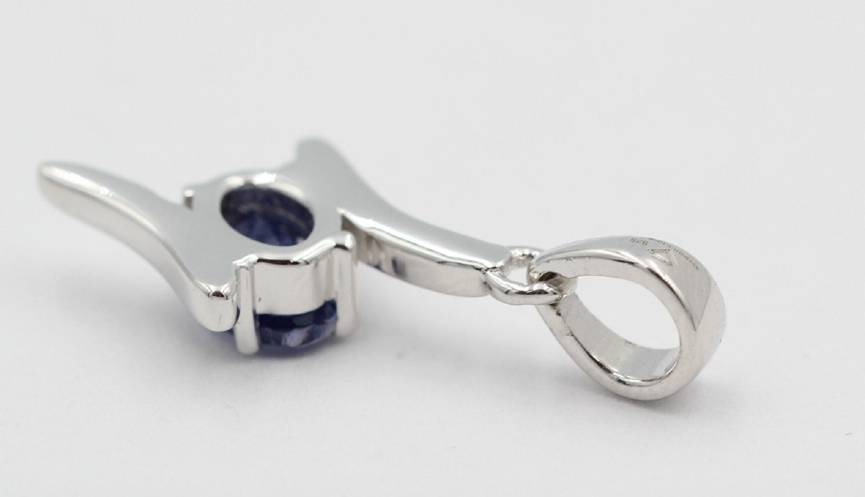 0,72 Carat Iolith Anhänger 925 Silber Collierkette Wassersaphir Luchssaphir