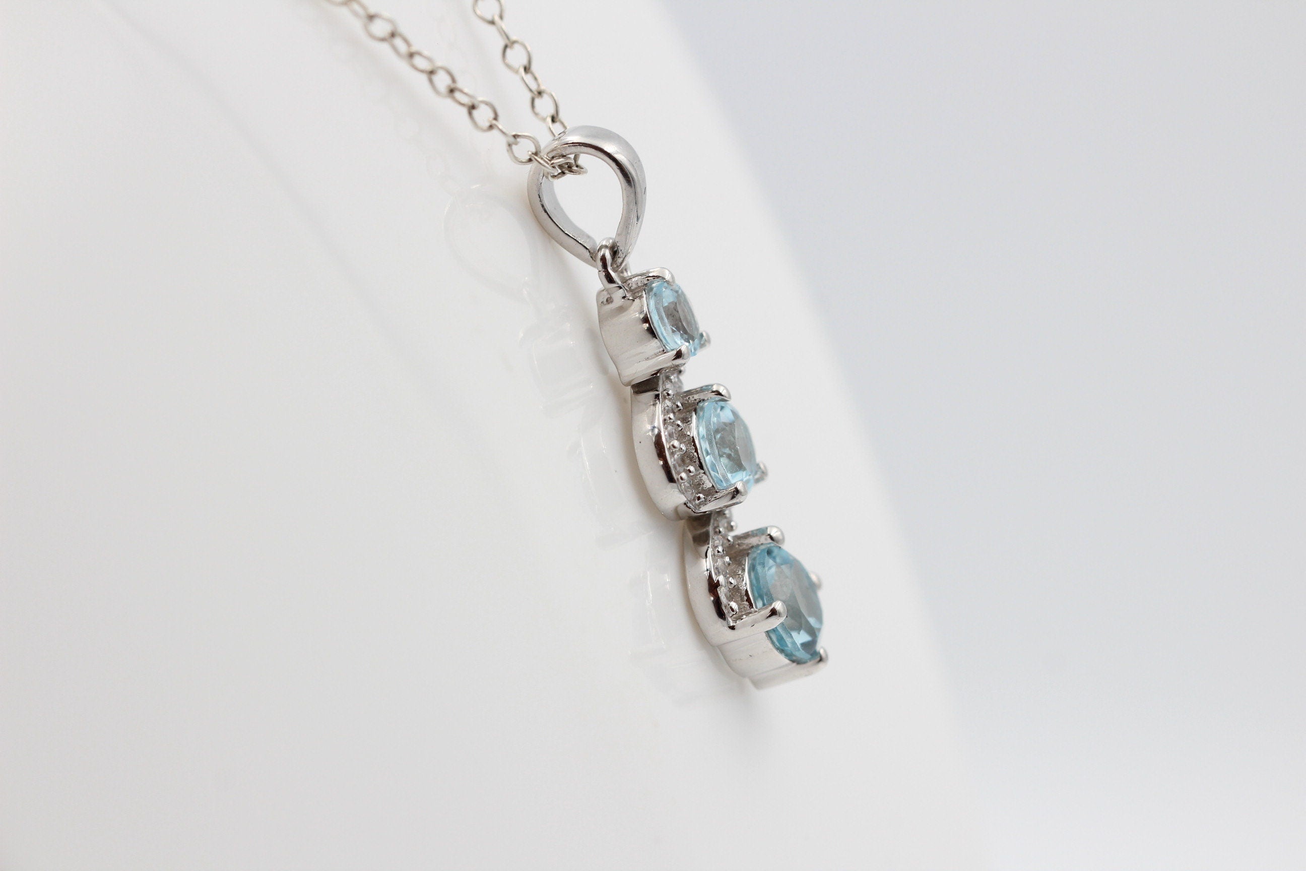 1,9 Carat Blautopas Anhänger 925 Silbe  Akzentstein Zirkonia Topasschmuck