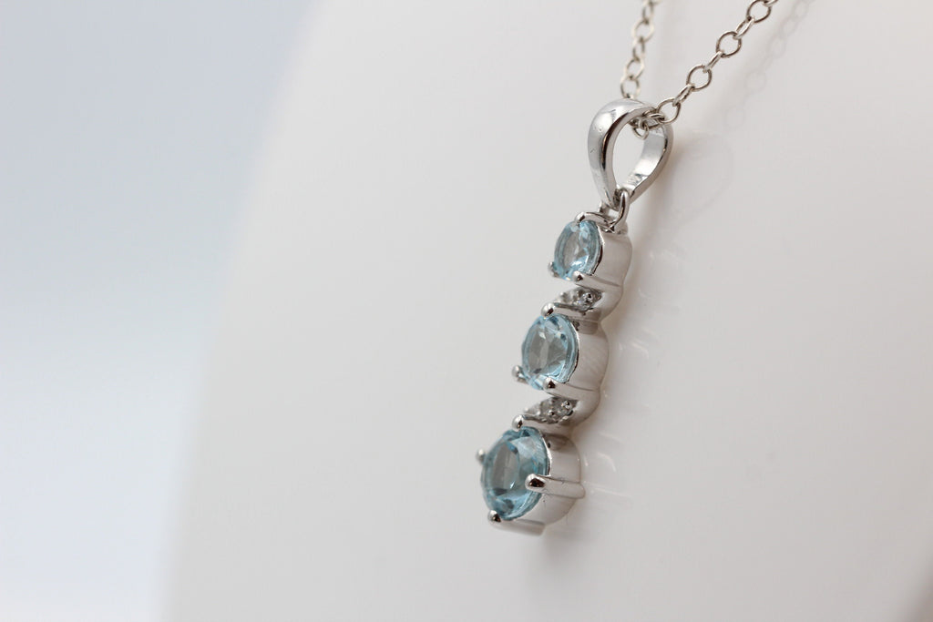 1,9 Carat Blautopas Anhänger 925 Silbe  Akzentstein Zirkonia Topasschmuck