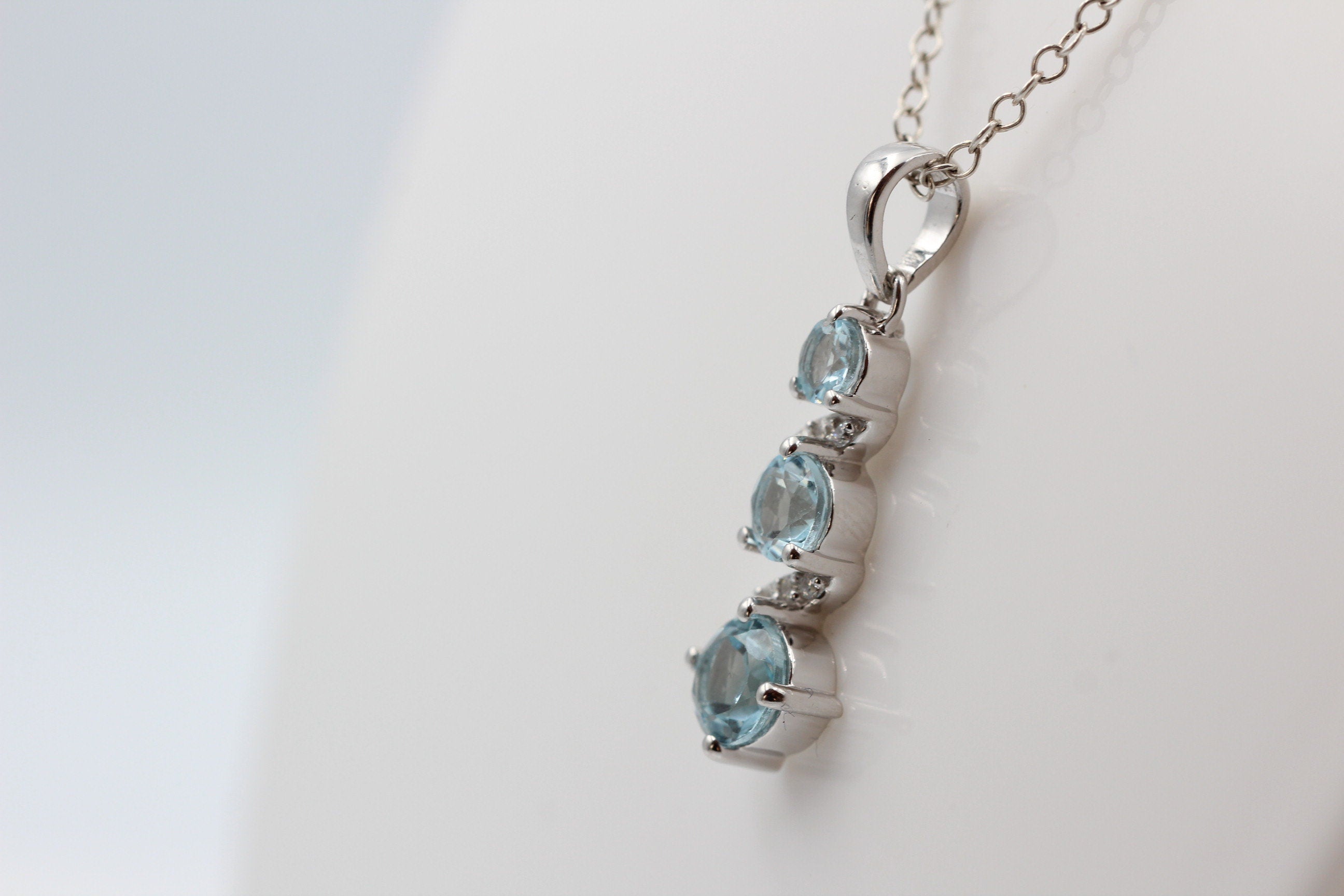 1,9 Carat Blautopas Anhänger 925 Silbe  Akzentstein Zirkonia Topasschmuck