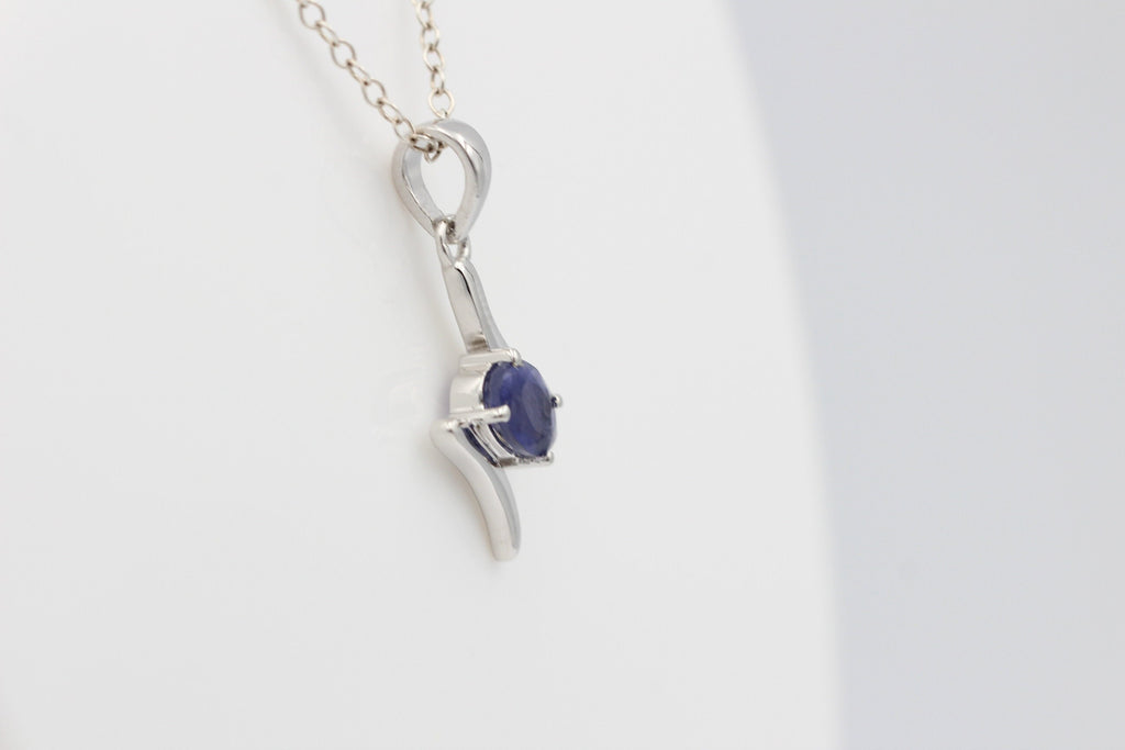 0,72 Carat Iolith Anhänger 925 Silber Collierkette Wassersaphir Luchssaphir