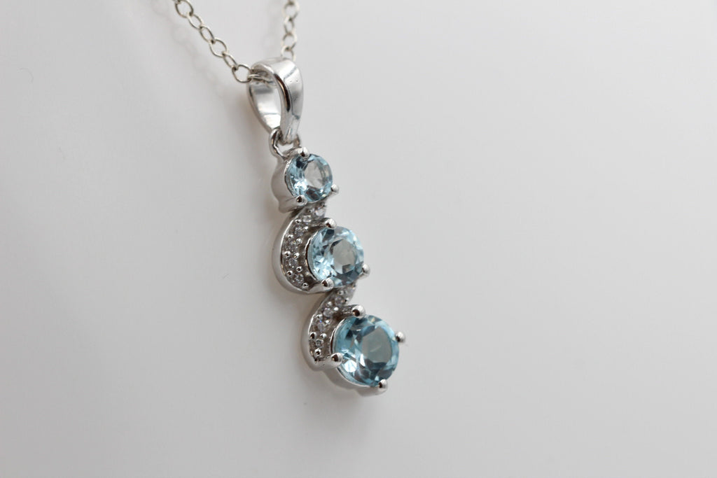 1,9 Carat Blautopas Anhänger 925 Silbe  Akzentstein Zirkonia Topasschmuck