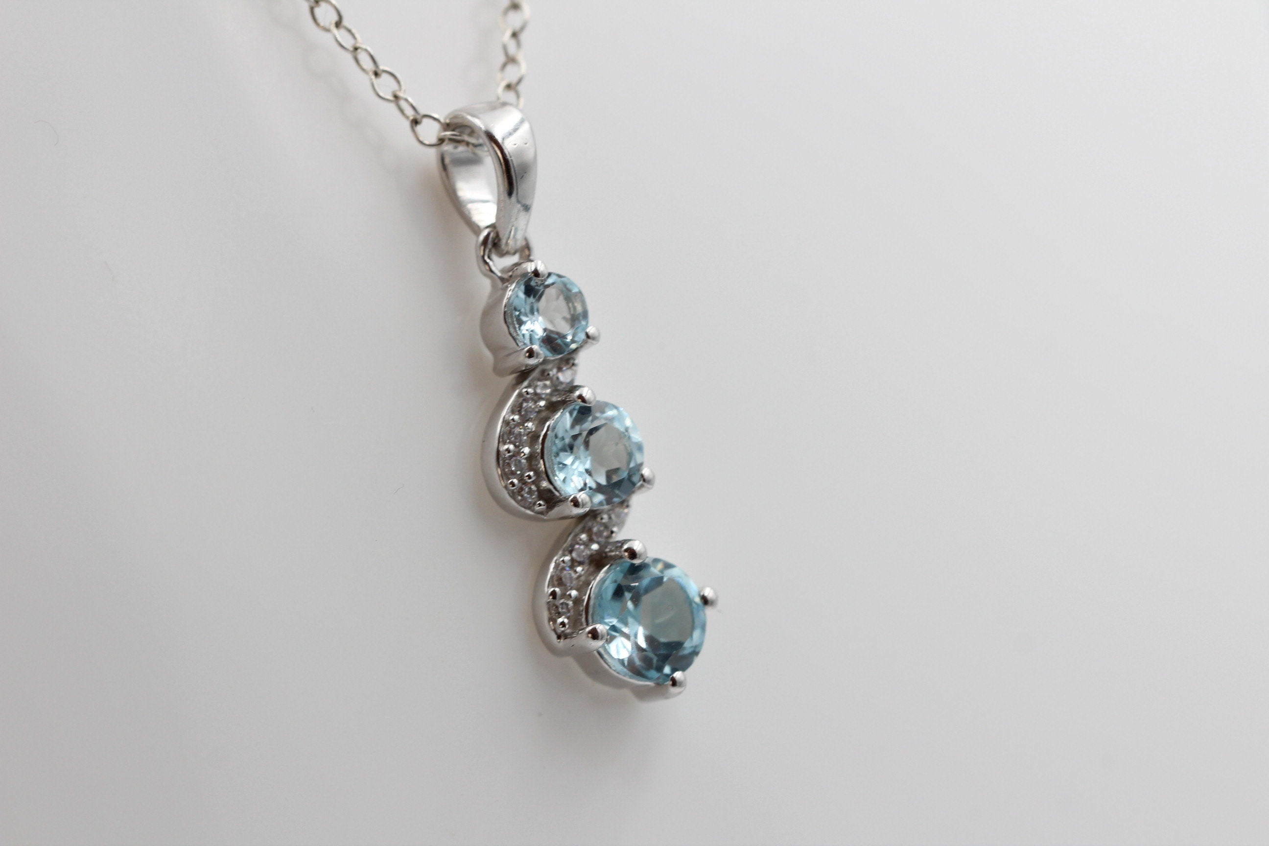 1,9 Carat Blautopas Anhänger 925 Silbe  Akzentstein Zirkonia Topasschmuck