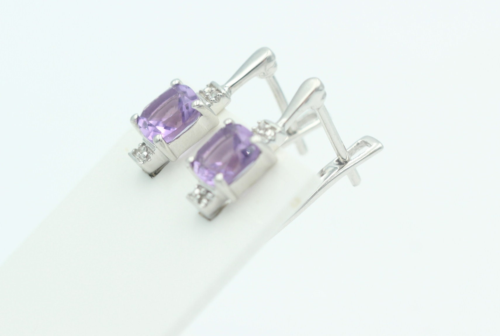 2,94 Carat brasilianischer Amethyst Ohrstecker 925 Sterling Silber Cubic Zirkon