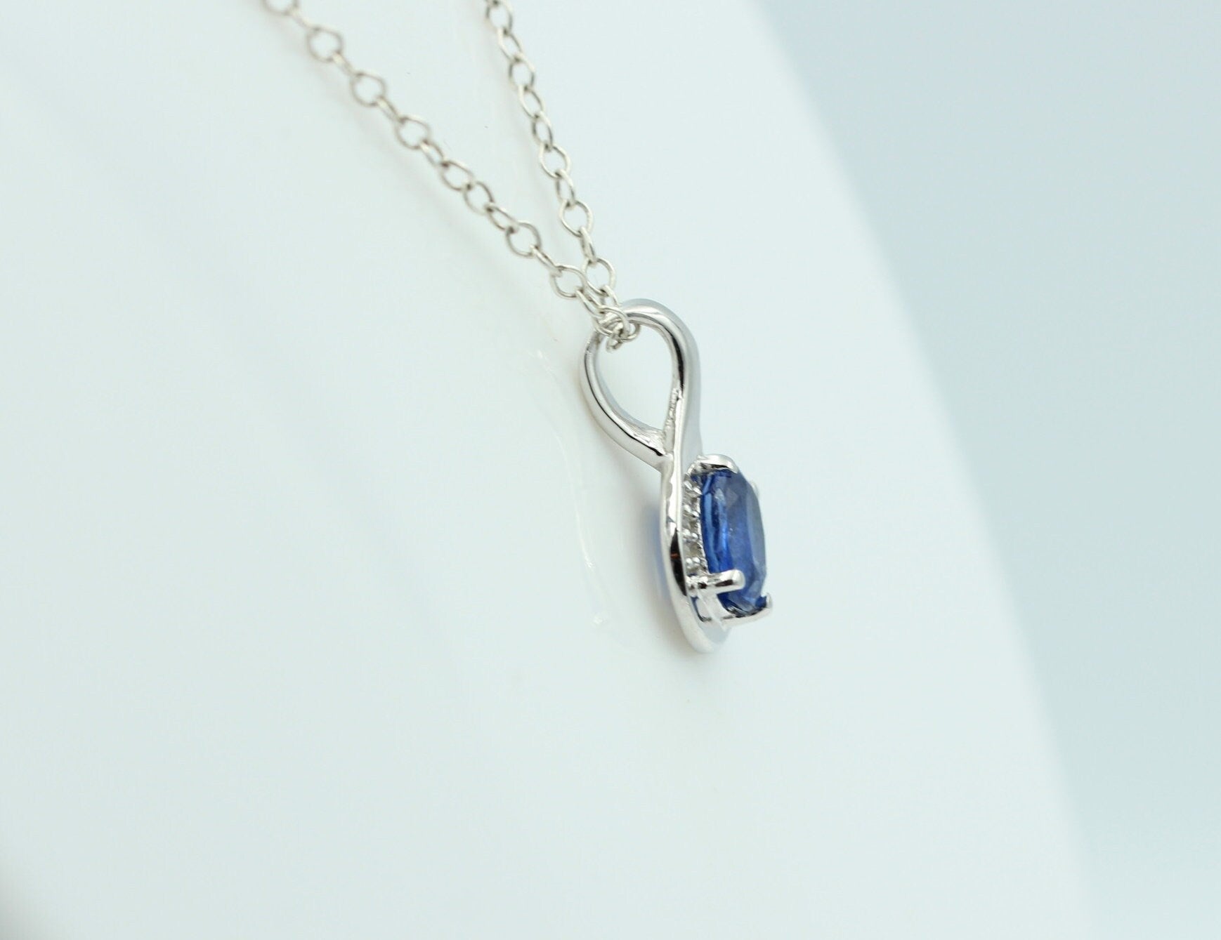 1,12 Carat blauer Kyanit  Anhänger 925 Silber mit Zirkonia seltener Kyanit