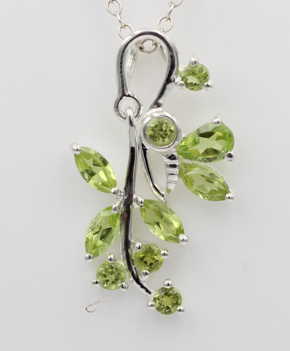 Edler 1,36 Carat Peridot Libellen Blumen Anhänger 925 Silber Collier Kette Top