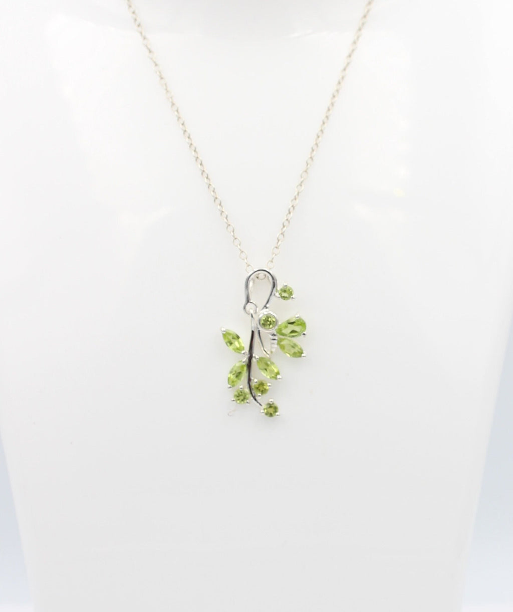 Edler 1,36 Carat Peridot Libellen Blumen Anhänger 925 Silber Collier Kette Top