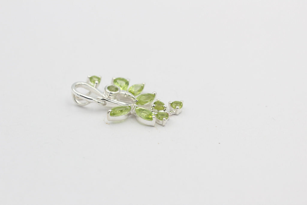 Edler 1,36 Carat Peridot Libellen Blumen Anhänger 925 Silber Collier Kette Top