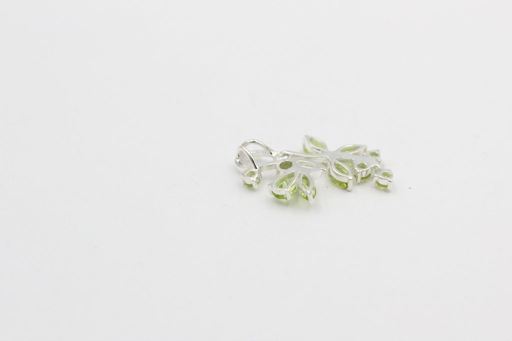 Edler 1,36 Carat Peridot Libellen Blumen Anhänger 925 Silber Collier Kette Top