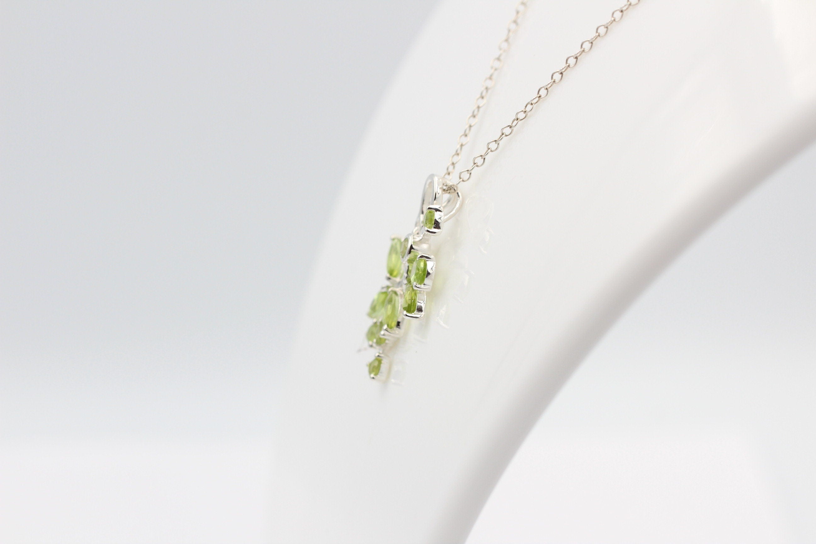 Edler 1,36 Carat Peridot Libellen Blumen Anhänger 925 Silber Collier Kette Top