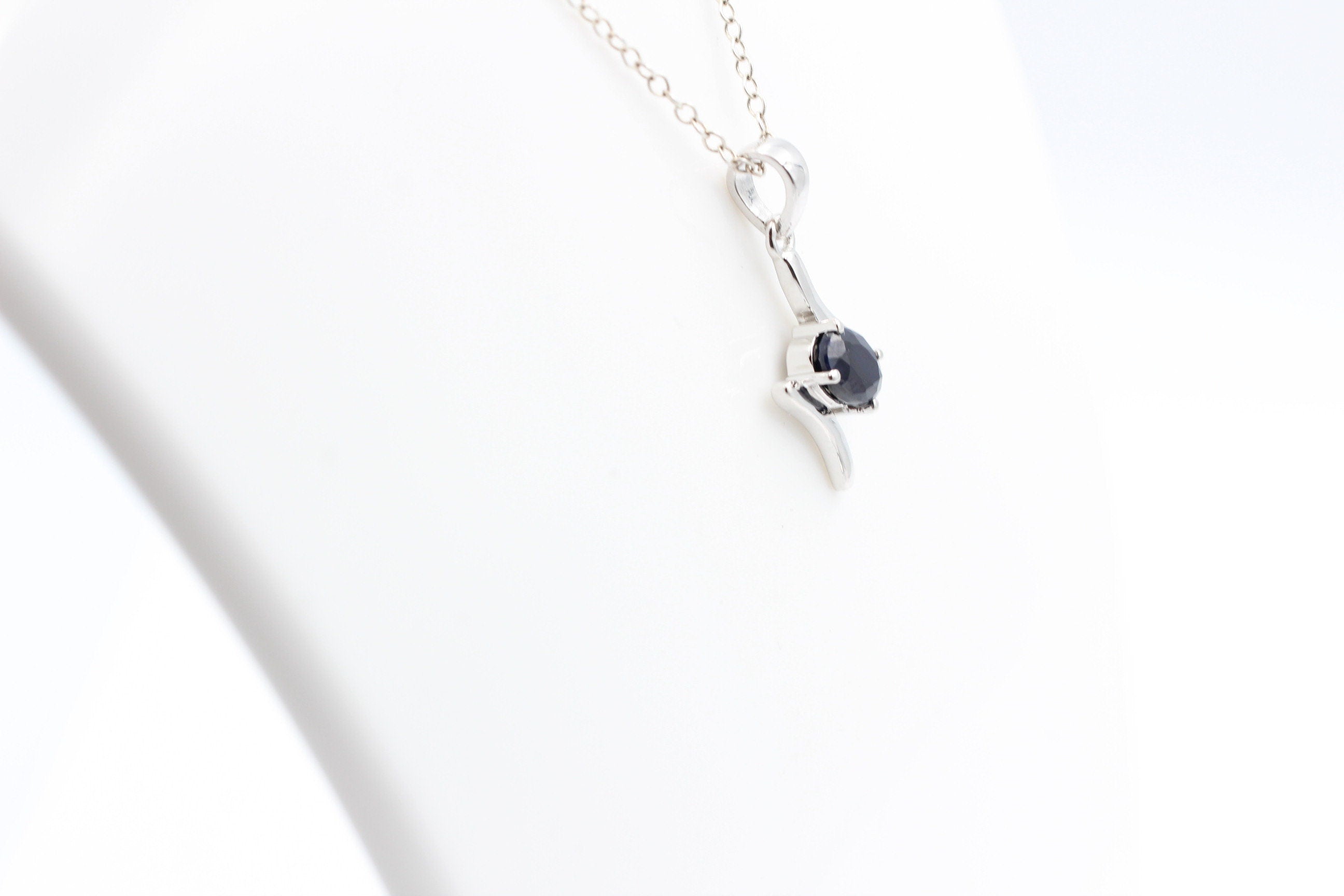 0,72 Carat blauer Saphir Anhänger 925 SterlingSilber Collier Kette Saphirschmuck