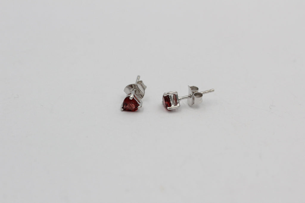 0,9 Carat Granat Herz Ohrstecker 925 Silber Herzohrstecker Granatohrstecker Top
