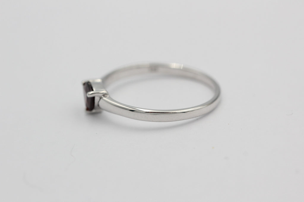 Edler 1,15 Carat Granat Ring 925 Silber Fingerring blutrot Grosse 58 / 8 /18,5
