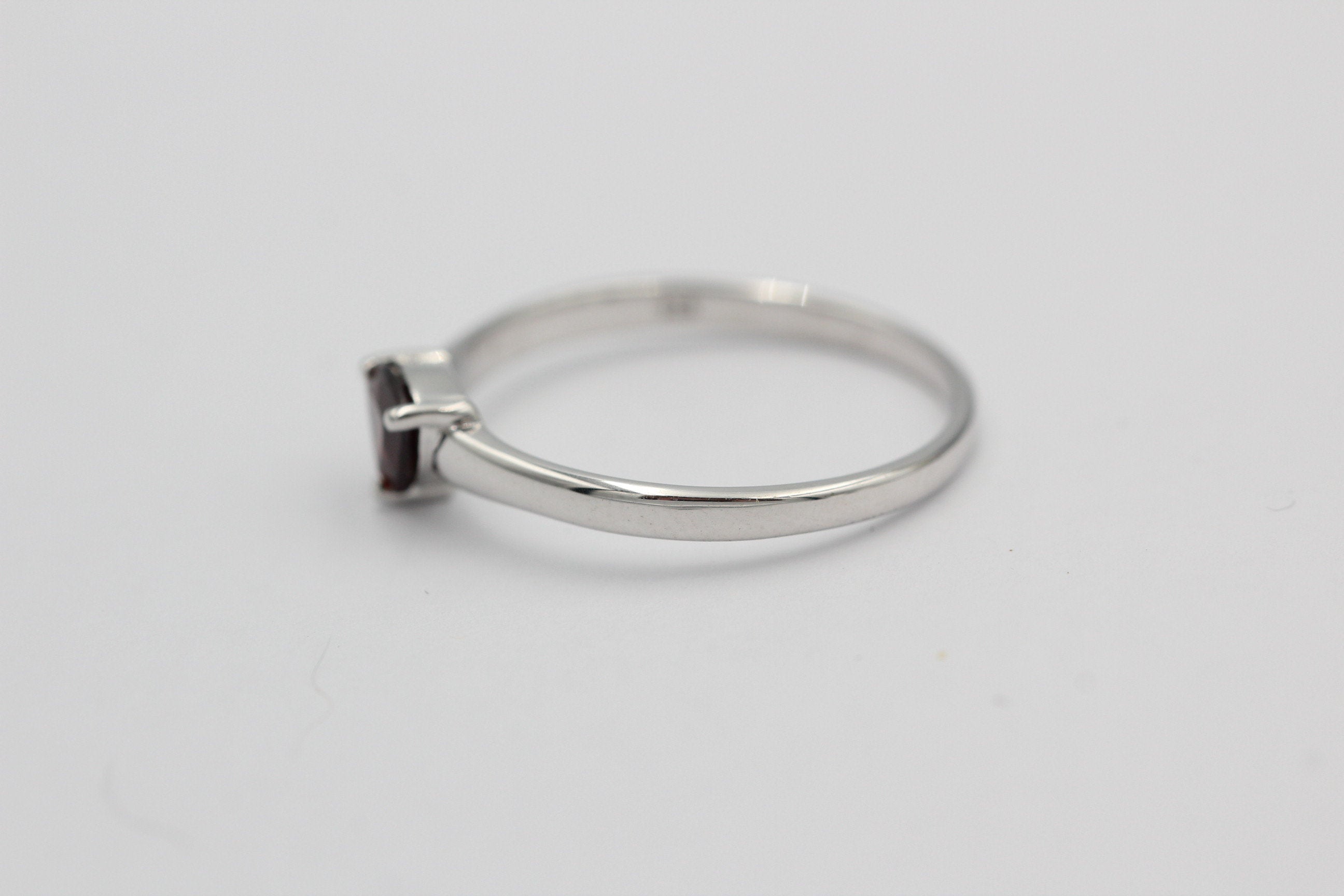 Edler 1,15 Carat Granat Ring 925 Silber Fingerring blutrot Grosse 58 / 8 /18,5