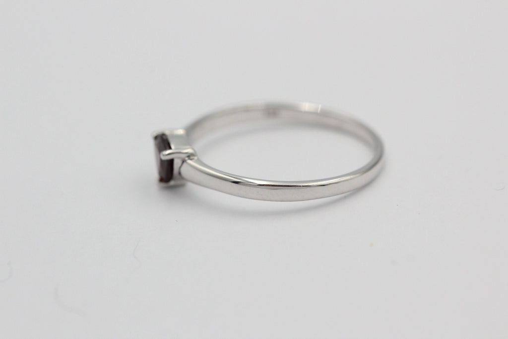 Edler 1,15 Carat Granat Ring 925 Silber Fingerring blutrot Grosse 58 / 8 /18,5