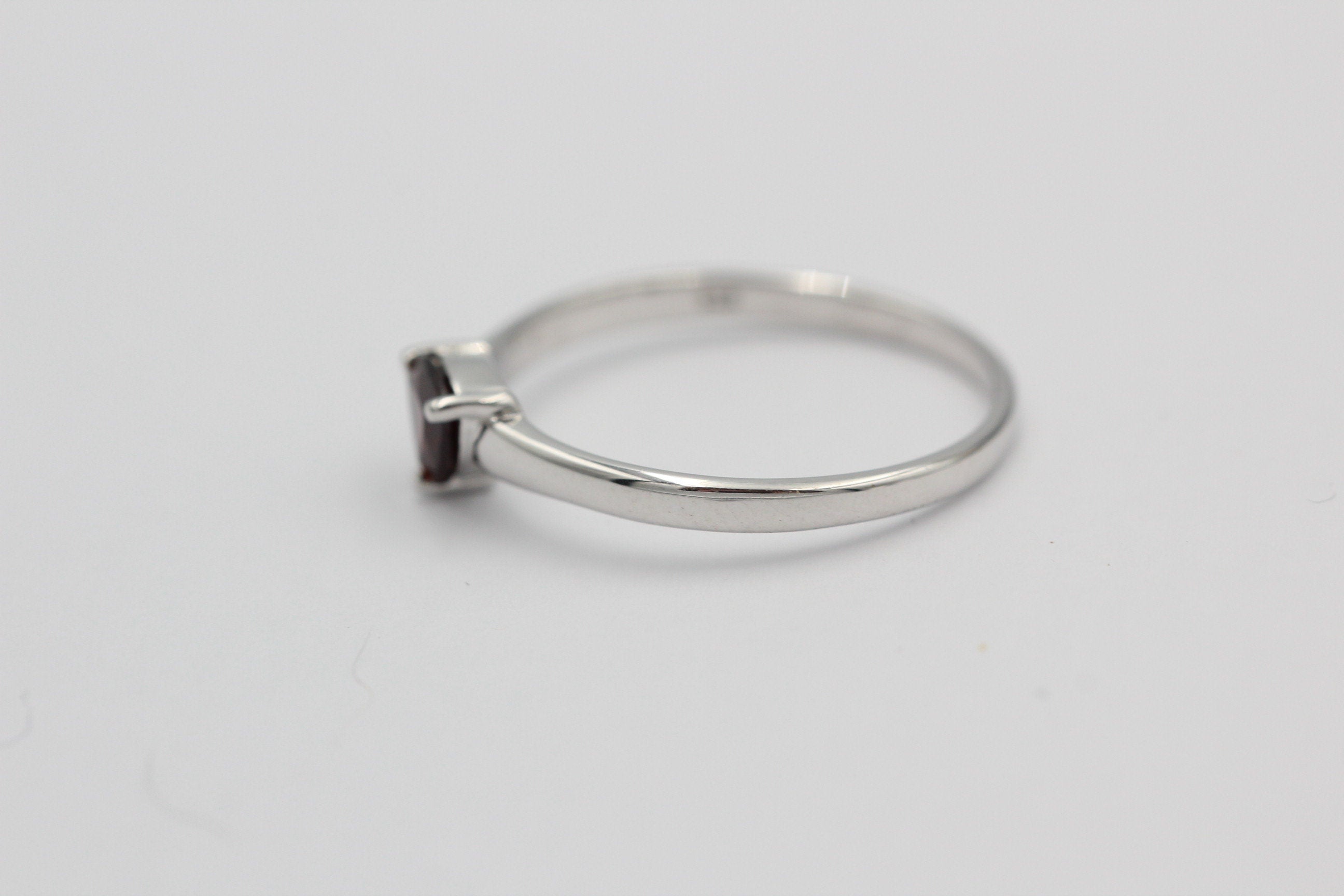 Edler 1,15 Carat Granat Ring 925 Silber Fingerring blutrot Grosse 58 / 8 /18,5
