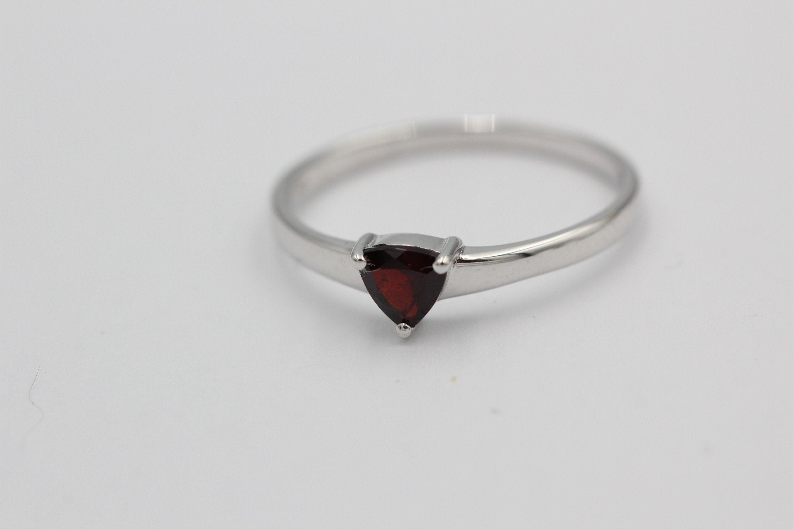 Edler 1,15 Carat Granat Ring 925 Silber Fingerring blutrot Grosse 58 / 8 /18,5