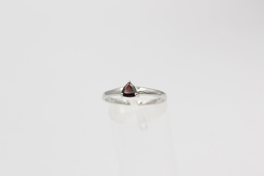 Edler 1,15 Carat Granat Ring 925 Silber Fingerring blutrot Grosse 58 / 8 /18,5