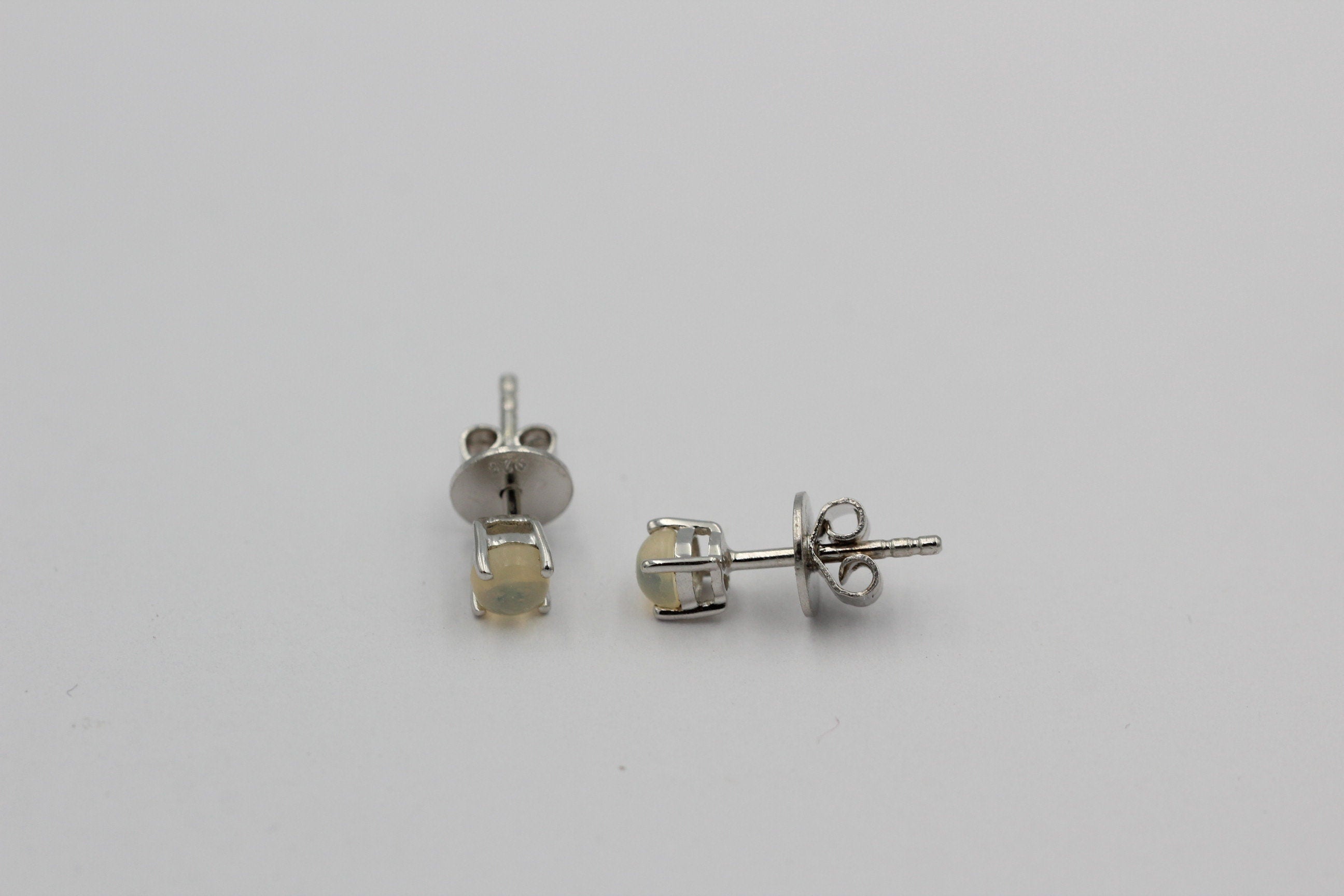 0,29 Carat äthiopischer opal Ohrstecker Unisex 925 Silber Welo Opal Edelstein