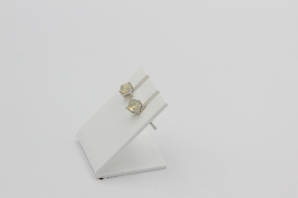 0,29 Carat äthiopischer opal Ohrstecker Unisex 925 Silber Welo Opal Edelstein