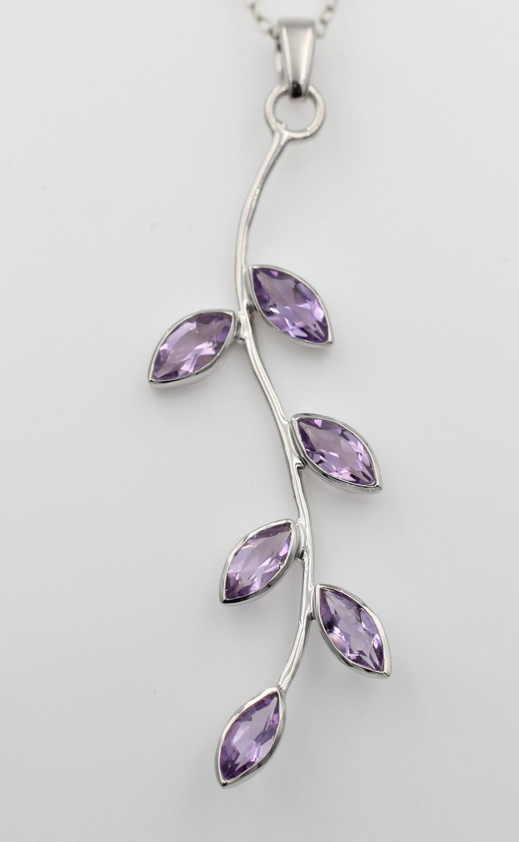 Edler 2,4 Carat Amethyst Blatt Anhänger 925 Silber Collier Kette violett Top