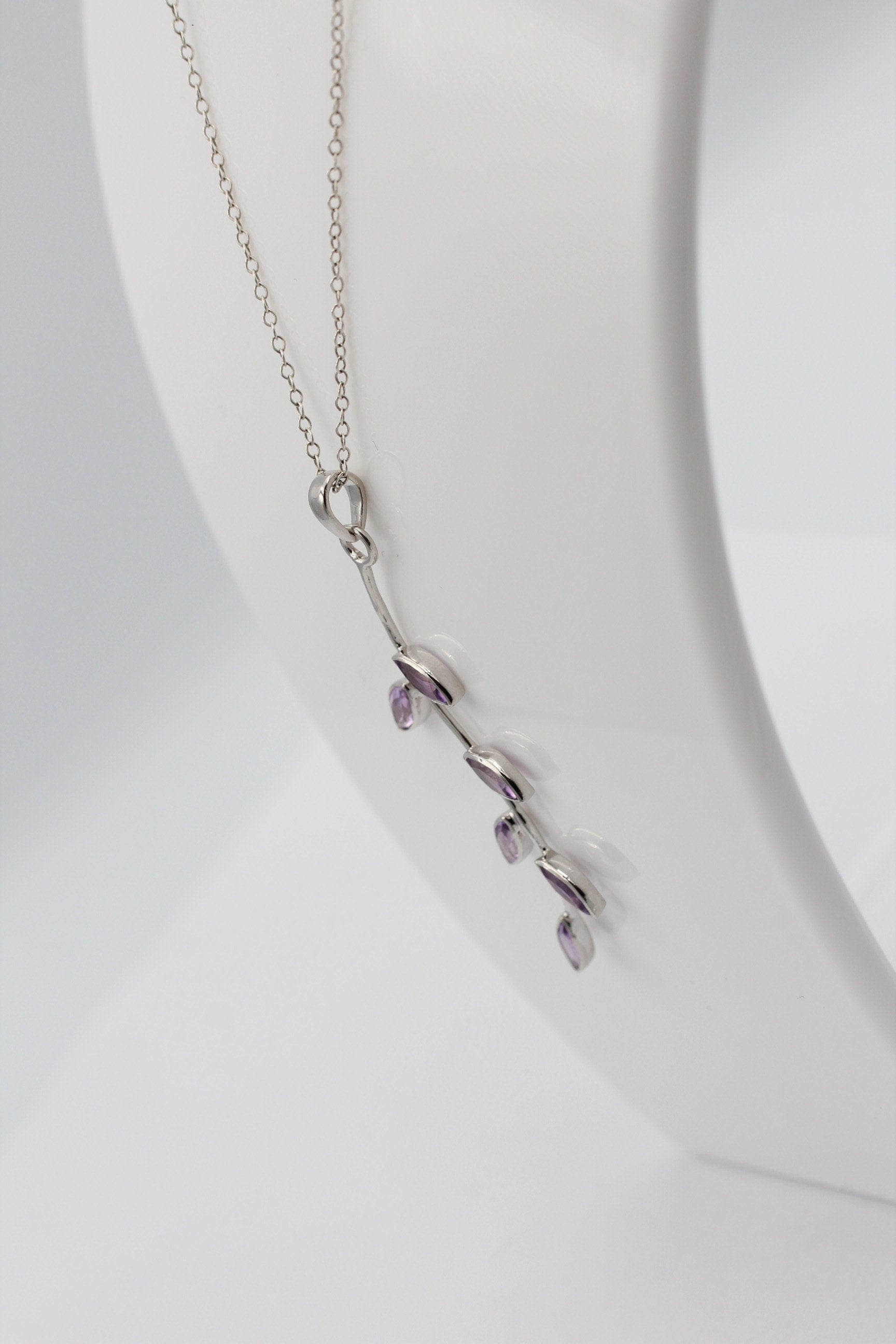 Edler 2,4 Carat Amethyst Blatt Anhänger 925 Silber Collier Kette violett Top