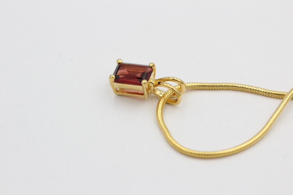 1,1 Carat Granat Anhänger 925 Silber Collier Kette vergoldet Blutroter Granat